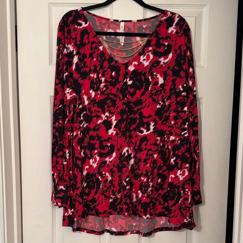 New York Collection Red, Black and white Women's Top with gold neck chains NWT
